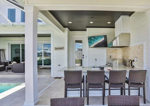 Porch with outdoor kitchen