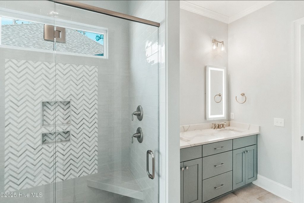 340 Cornubia Drive inventory home bathroom